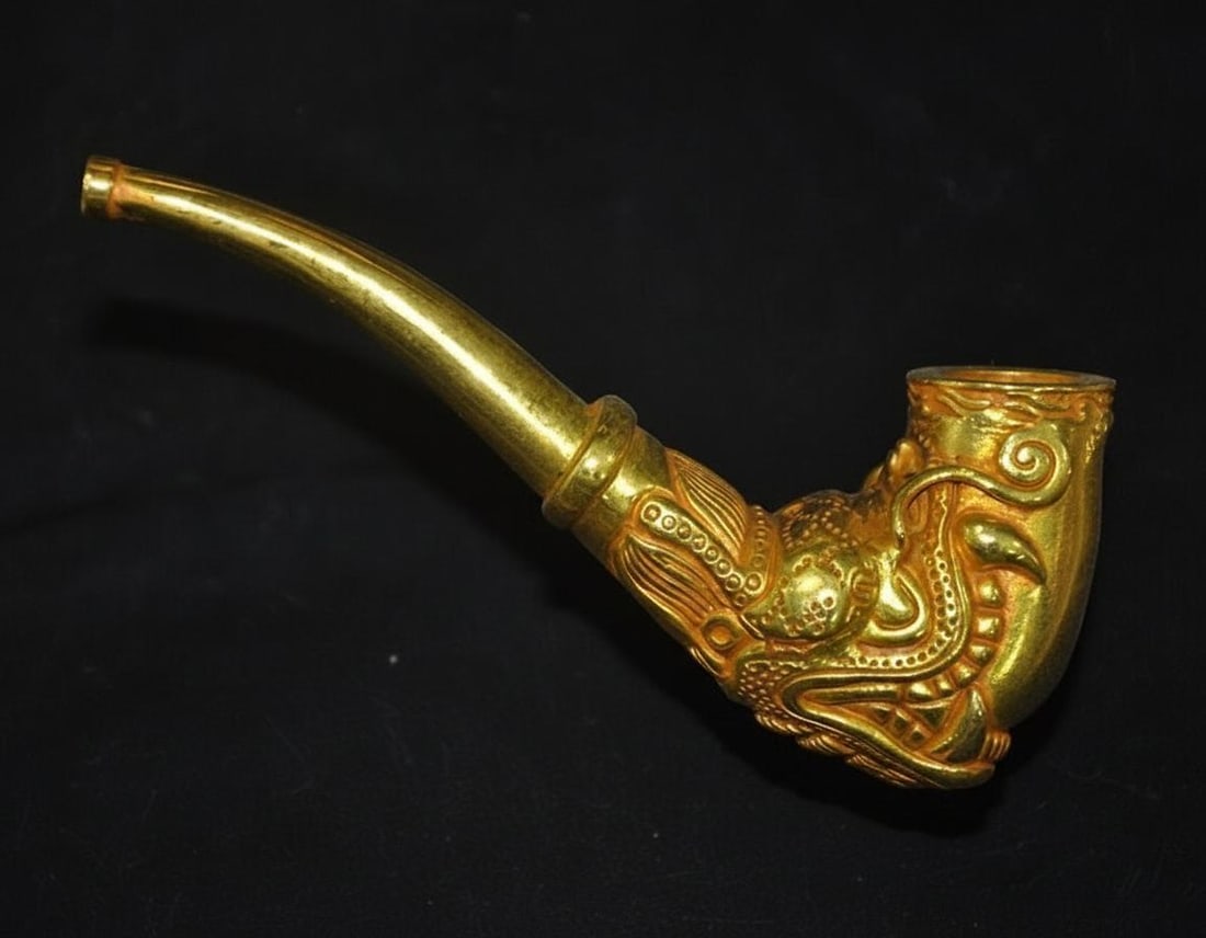 Lustrous Gilt Bronze Pipe Dragon Relief Sculpture: Size: Length 14 cm - Width 3.5 cm. Weight 300 g. Materials: Bronze, gilt. Condition: Excellent. This bronze smoking instrument features a brilliant gilt finish with a dragon head sculpted at the end.