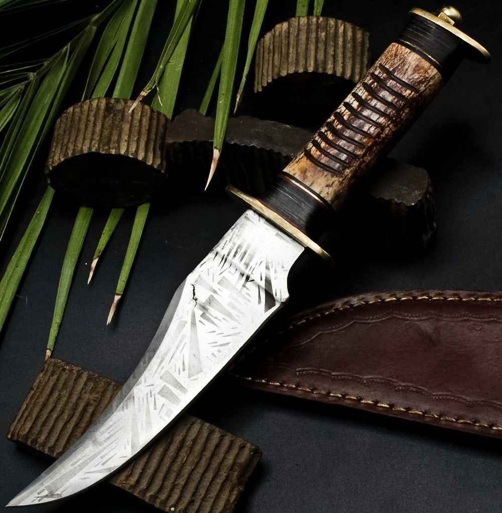 Smooth Bone Handle Damascus Hunting Tracker Knife: Size: Length 29.2 cm - Blade 17.8 cm. Materials: Damascus steel, brass, camel bone, leather. Condition: New. This handmade hunting knife features a robust blade forged from Damascus steel, displaying