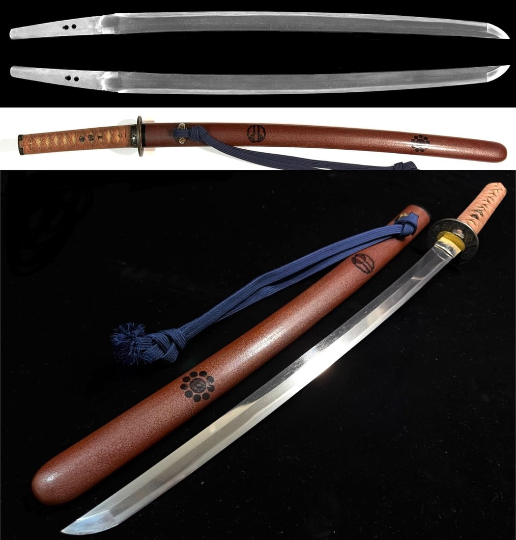 Muromachi Fujishima Wakizashi Two Kamon Crest: Size: Blade Length 50 cm - Curvature 0.8 cm - Total Length 80 cm. Blade Weight 398 g. Materials: Tamahagane steel. Condition: Excellent (normal signs of wear). This antique Nihonto Japanese sword is u