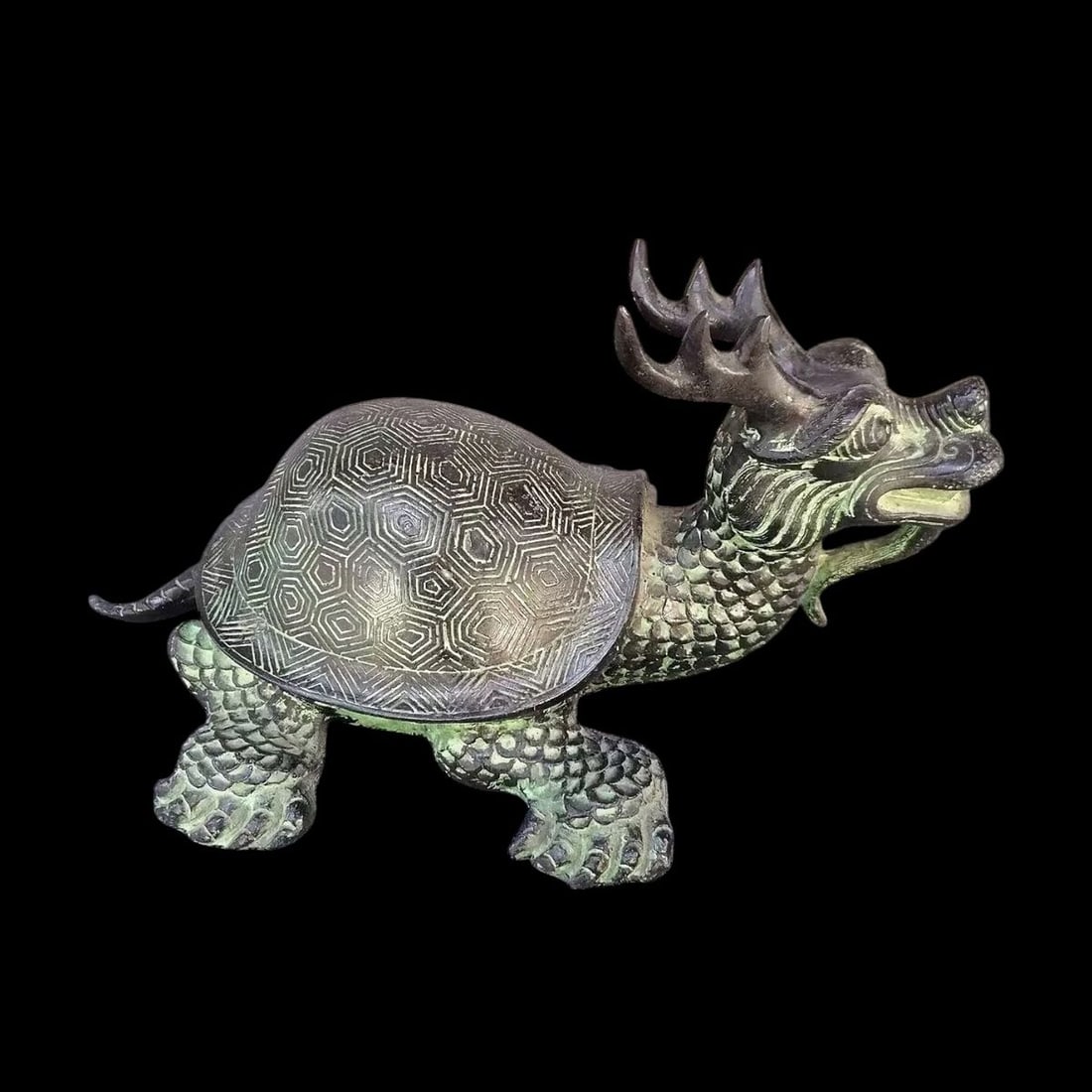 Vintage Bronze Hand-Carved Dragon Turtle Figurine: Size: Height 17 cm - Length 29 cm - Width 20 cm. Materials: Bronze. Condition: Appears to have a classic aesthetic. This vintage-style bronze figurine represents a dragon turtle, a mythical creature i