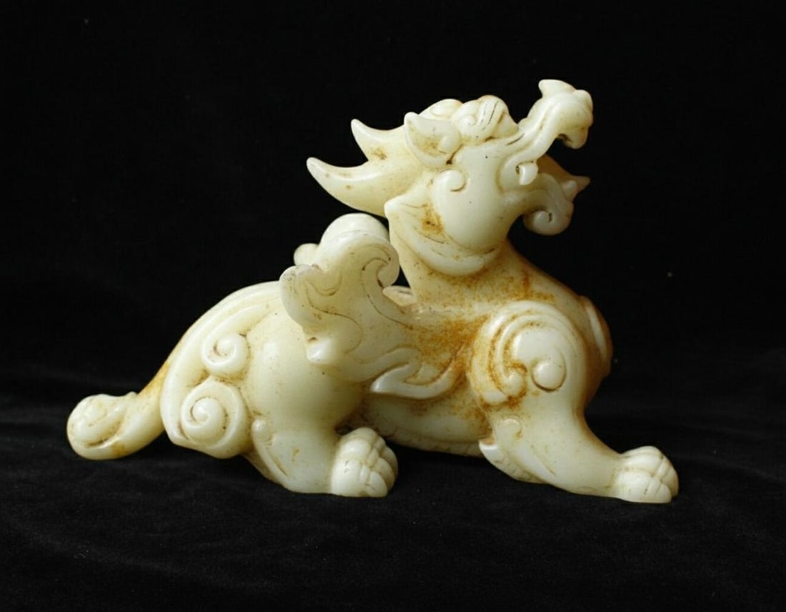 White Nephrite Carved Figurine Pixiu Animal Statue (1 of 15)