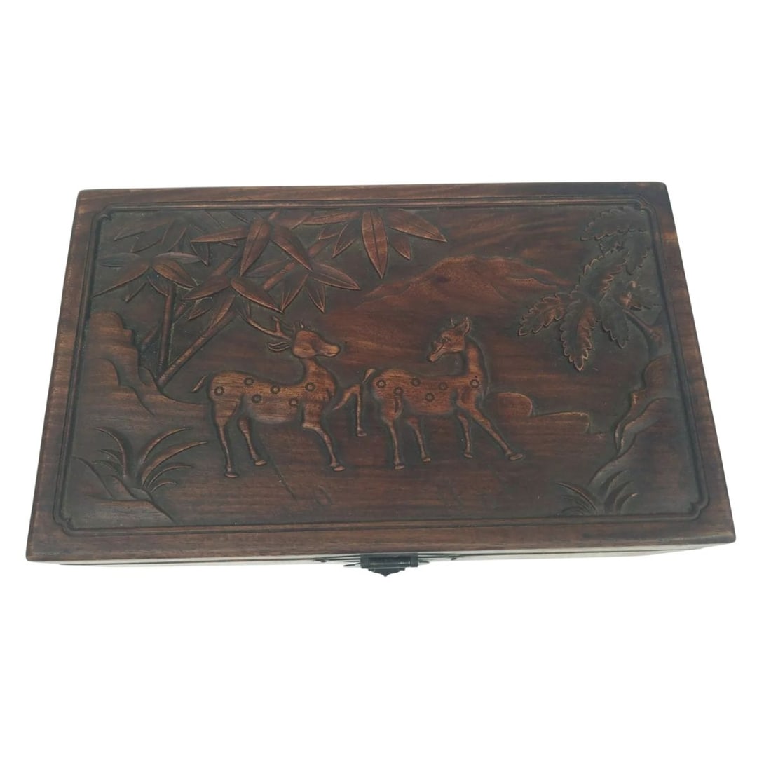Retro-Inspired Wood Hand-Carved Deer Design Casket: Size: Height 10.2 cm - Breadth 18 cm - Length 30 cm. Weight 1160 g. Materials: Wood, metal. Condition: Looks like vintage. This retro-inspired wooden hand-carved casket showcases exquisite craftsmansh