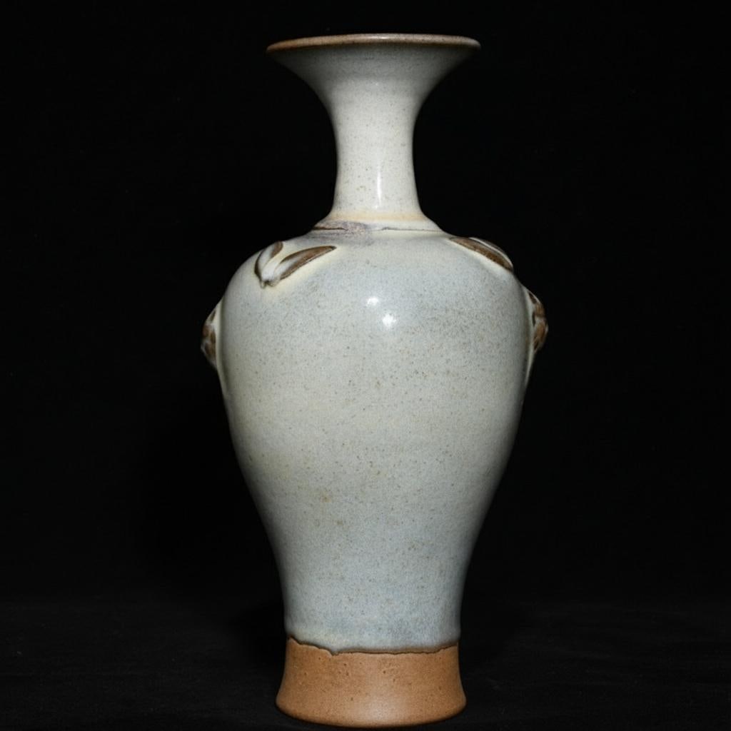 Porcelain White Vintage Vase Asian Beast Motif: Size: Height 25 cm - Length 13 cm. Weight 2.2 kg. Materials: Porcelain. Condition: Excellent. This is a tall, elegantly proportioned vase, crafted from Jun Kiln porcelain and attributed to the Song Dy