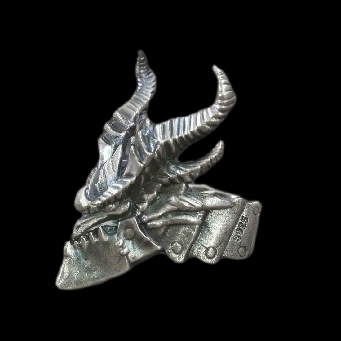 Massive Sterling Silver Dragon Design Jewelry Ring (1 of 5)