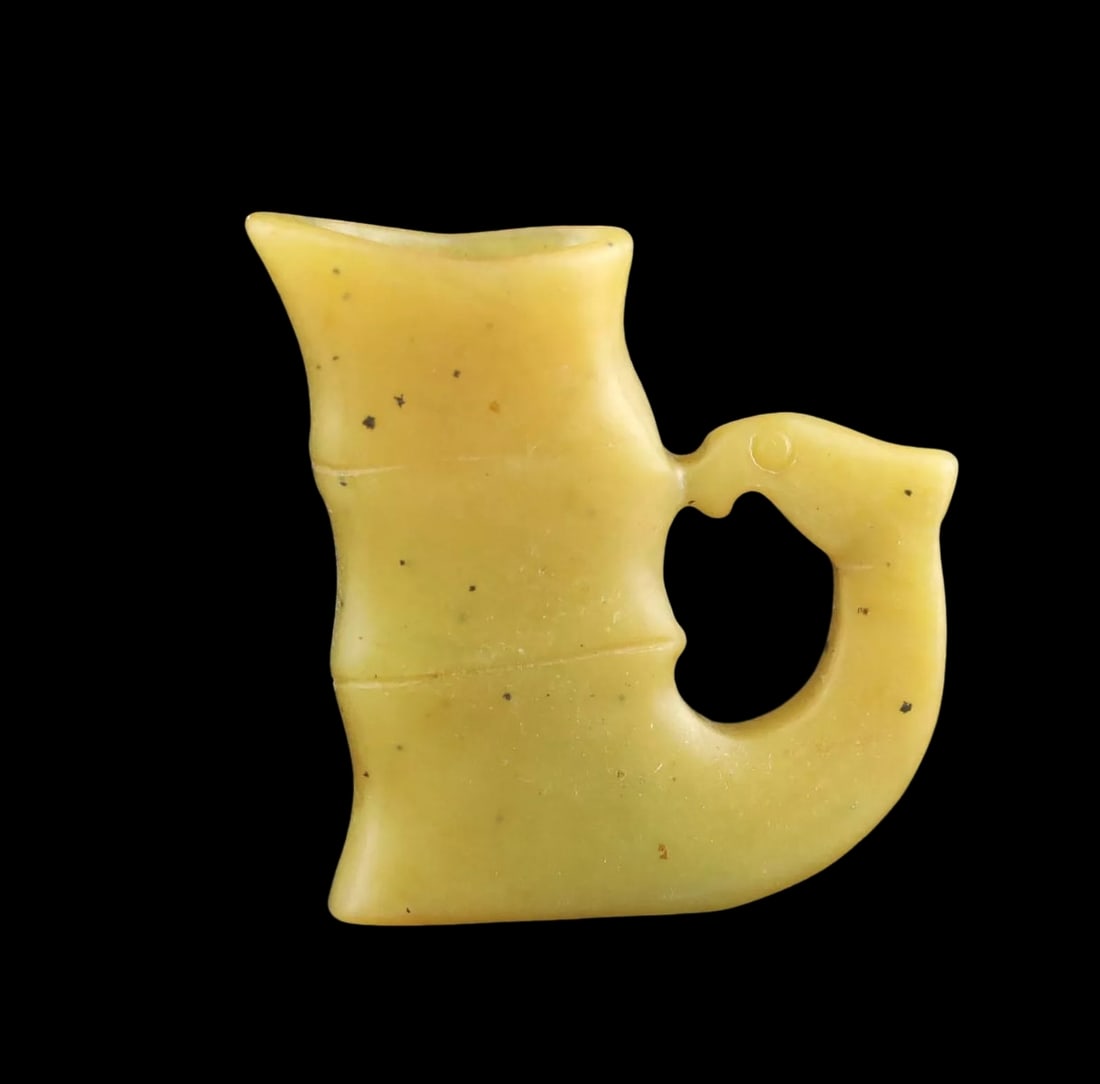 Yellow Jade Handmade Mythical Bird Design Cup: Size: Height 5.1 cm - Length 4.9 cm - Width 1.3 cm. Materials: Jade. Condition: Looks like vintage. This yellow jade cup is meticulously handcrafted, featuring a mythical bird design that symbolizes g