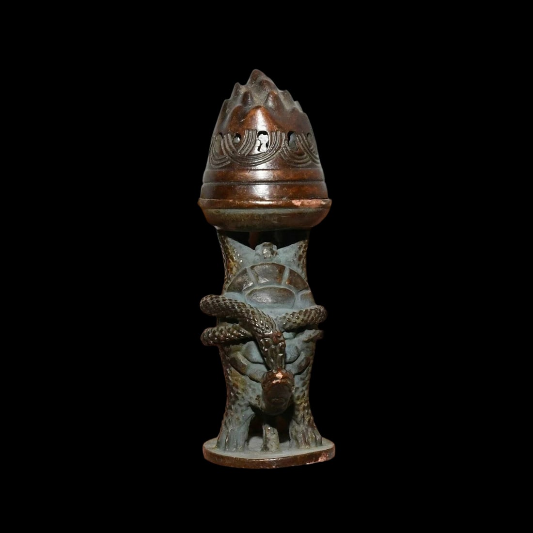 Old Style Artisan Bronze Snake Tortoise Burner: Size: Height 10.2 cm - Length 3 cm - Width 3 cm. Materials: Bronze. Condition: Excellent. This unique bronze incense burner depicts the legendary “Black Turtle” or Xuanwu, entwining a turtle
