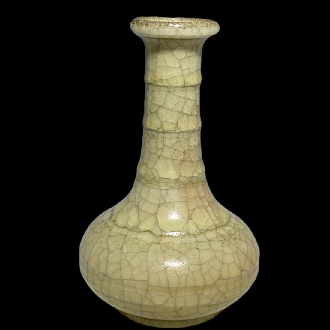 Retro Style Dynasty Guan Kiln Bamboo Motif Vase: Size: Height 23 cm - Diameter 13.5 cm. Materials: Porcelain. Condition: Resembles a retro aesthetic. This exquisite vase is crafted in the retro style of Guan Kiln, one of the Five Great Kilns of the
