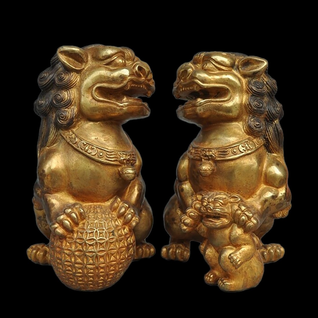 Old Style Chinese Bronze Evil Foo Dog Statue Pair: Size: Height 20 cm - Length 18 cm - Width 13 cm. Weight 5.8 kg. Materials: Bronze. Condition: Excellent. This formidable pair of "Evil Door Guardians" is expertly cast from solid bronze and covered in