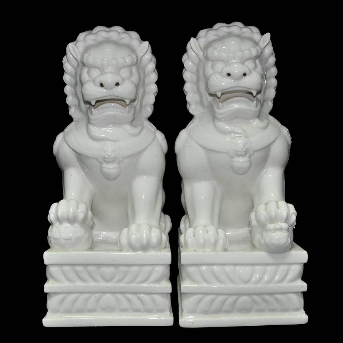 Vintage Style Dehua Guardian Foo Dog Statues Pair (1 of 12)
