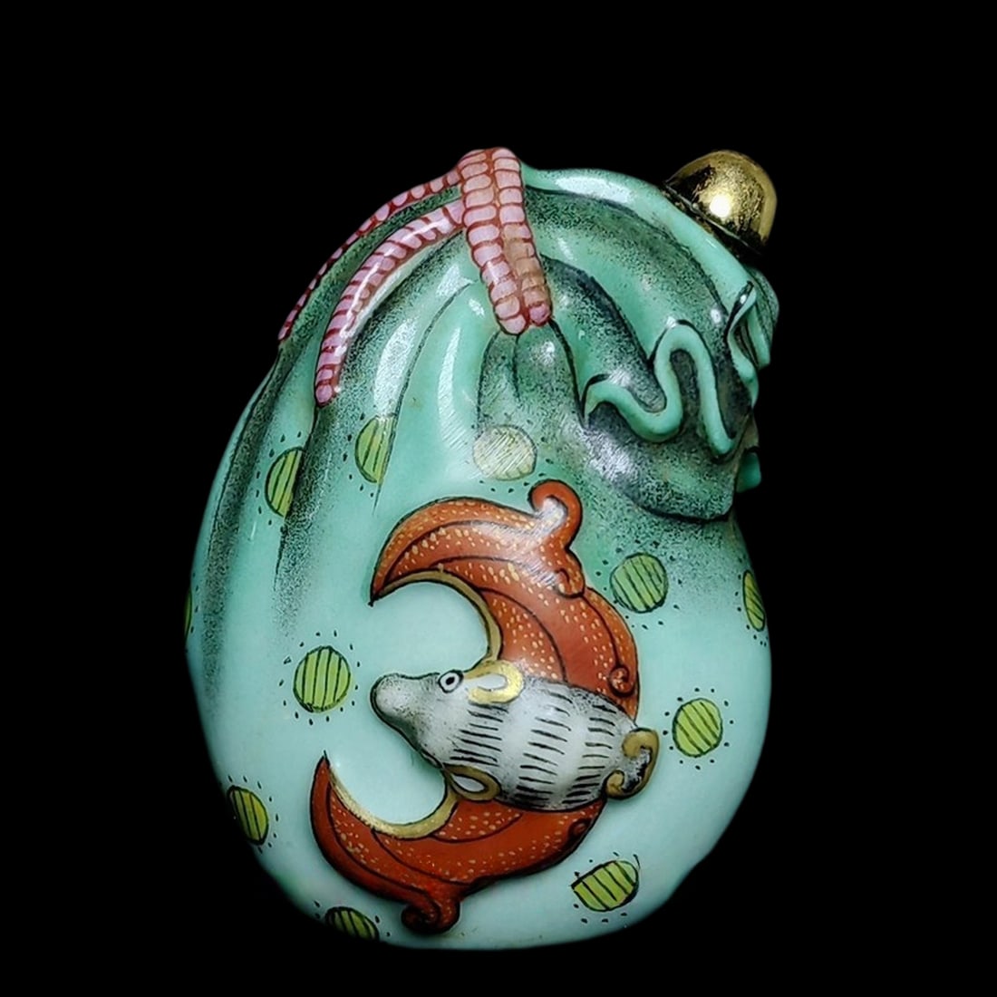 Chinese Porcelain Painting Money Bag Bat Snuff Bottle: Size: Height 6.3 cm - Length 4.9 cm - Width 3.6 cm. Weight 49 g. Materials: Bronze Condition: Resembles a retro aesthetic This piece features a compact, solid form characterized by smooth surfaces and