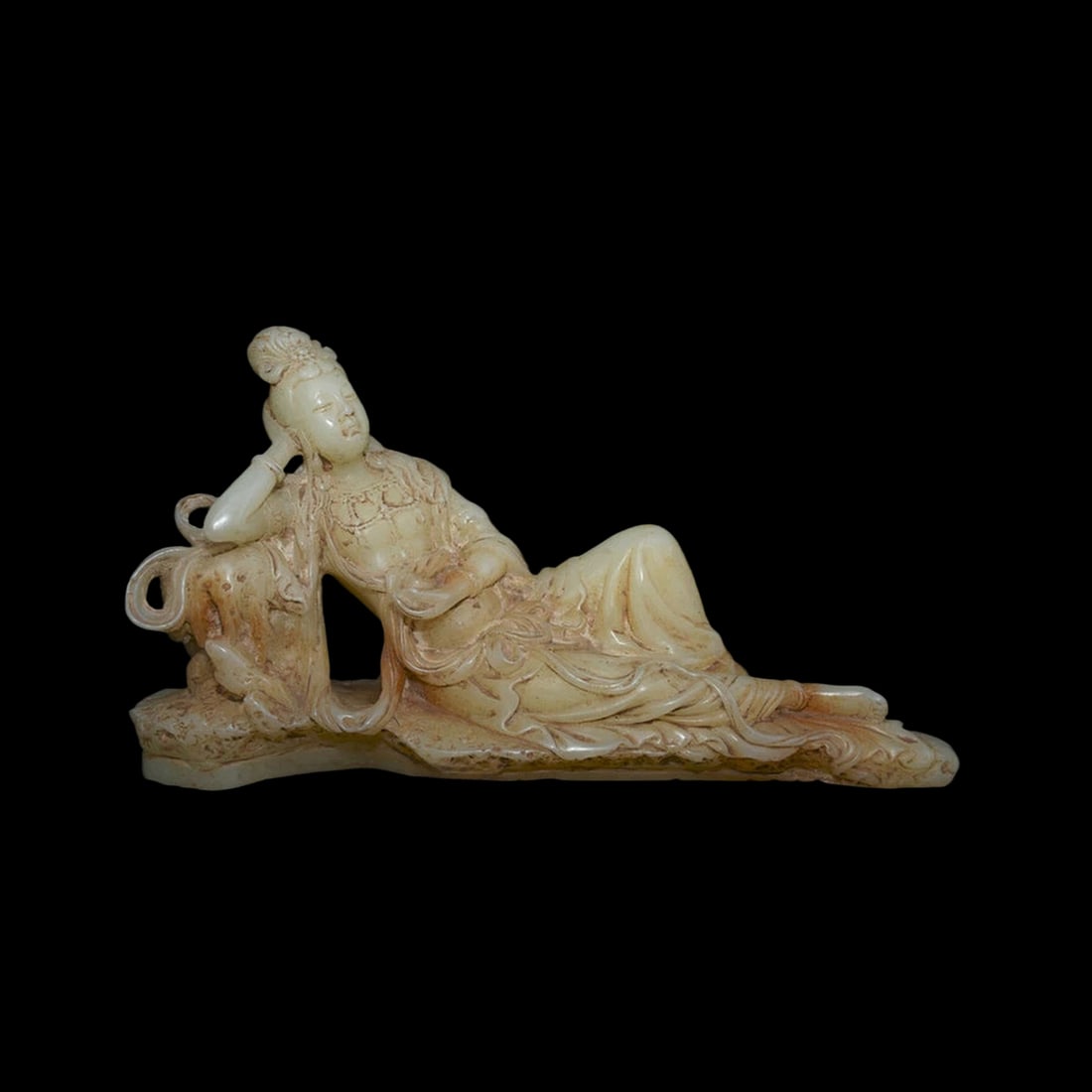 Asian Jade Yin Guan Yin Goddess Pattern Figure: Size: Height 17.3 cm - Length 30.5 cm - Width 7.6 cm. Weight 2.6 kg. Materials: Jade. Condition: Appears to have a classic aesthetic. This serene sculpture is carved from white jade, depicting the