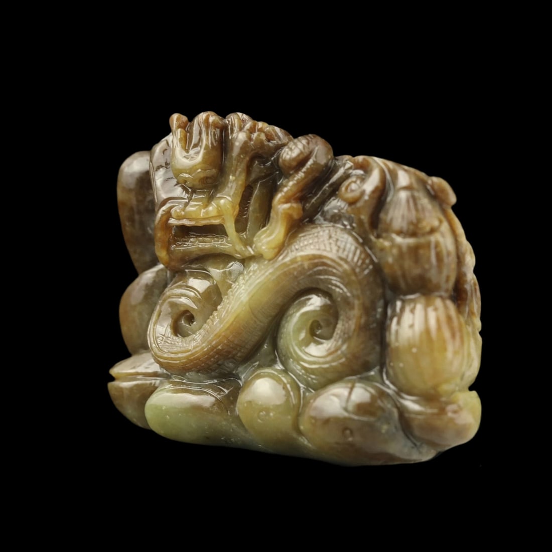 Figurine Retro Style Hetian Jade Dragon Loong: Size: Height 9.4 cm - Length 3.8 cm - Width 3.2 cm. Materials: Jade. Condition: Looks like vintage. This powerful sculpture is expertly hand-carved from genuine Hittite jade, depicting a traditional C