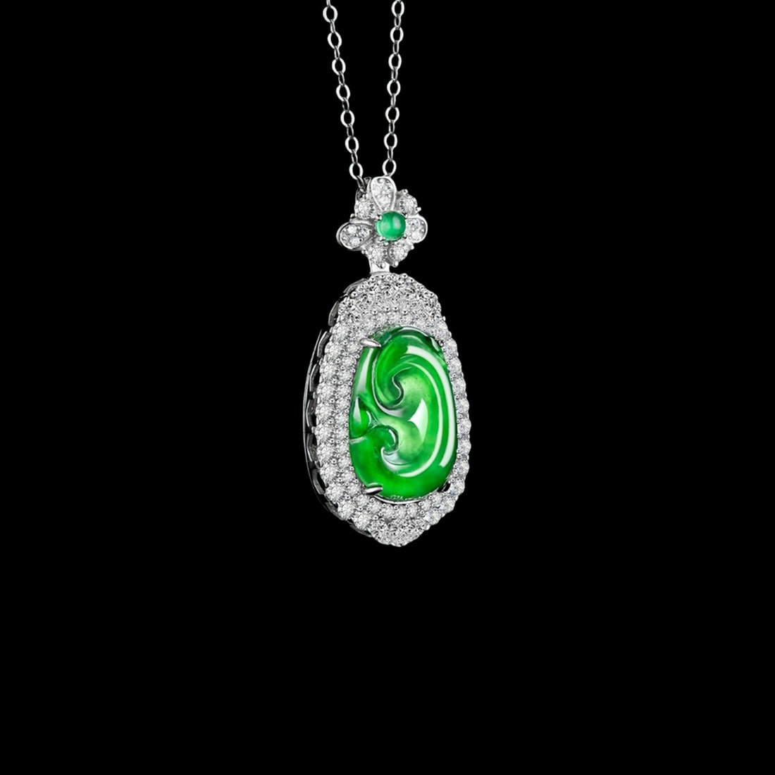 Oriental Jade Yang Silver Ruyi Pattern Pendant: Size: Height 3.2 cm - Width 1.4 cm. Weight 3.2 g. Materials: Jade, S925 Silver. Condition: New. This elegant "Rhuyi" pendant is made of natural Grade A jadeite in a bright yang green hue, valued for i
