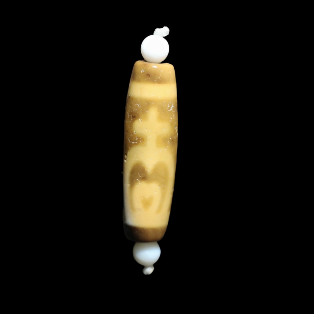 Agate Po Ping Pattern Dzi Bead Amulet Talisman: Size: Length 3.9 cm - Diameter 1.2 cm. Materials: Agate. Condition: Looks like vintage. This Tibetan ji bead is an elongated cylindrical amulet, expertly crafted from agate, depicting the iconic totem