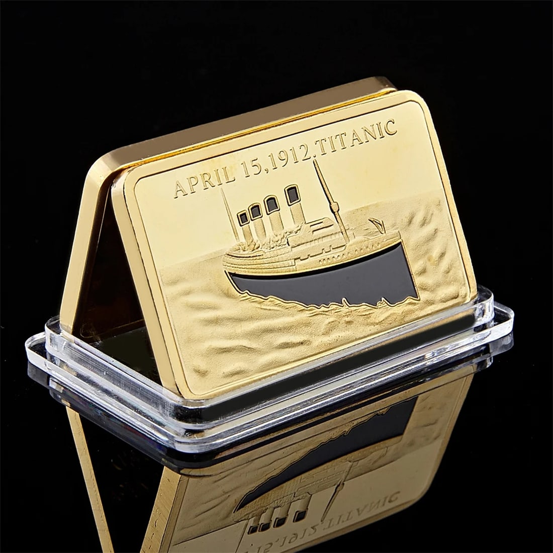 Harland Wolff Tragedy Metal Plated Gold Bar Ship: Size: Height 4.4 cm - Length 2.8 cm. Weight 28 g. Materials: Metal Plated Gold. Condition: New. This moving commemorative bar is a masterfully crafted replica and tribute to the 1912 Titanic, created 