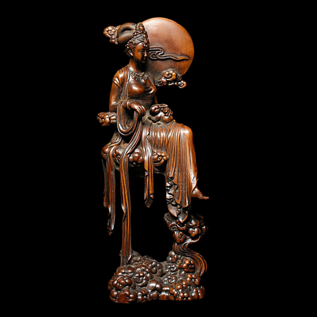 Vintage Boxwood Wood Chang E Goddess Moon Woman Statue: Size: Height: 18 cm - Length: 6 cm - Width: 7 cm. Weight 300 g. Materials: Boxwood Condition: Excellent This statue depicts the goddess Chang'e, capturing her elegance and poise. The figurine is