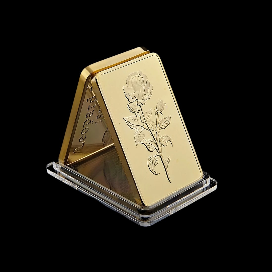 Metal Gold Plated Bar Floral Pattern Arabic Emblem: Size: Height 4.4 cm - Length 2.8 cm. Weight 31.1 g. Materials: Metal Plated Gold. Condition: New. This elegant commemorative bar is a masterfully crafted replica tribute to the cultural heritage of th