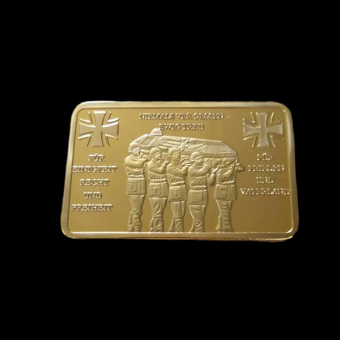 Metal Gilded Bar Dead Soldier Members Wear Pattern: Size: Height 4.4 cm - Length 2.8 cm. Weight 28 g. Materials: Metal Plated Gold. Condition: New. This commemorative bar is a masterfully crafted replica and tribute to members of the German