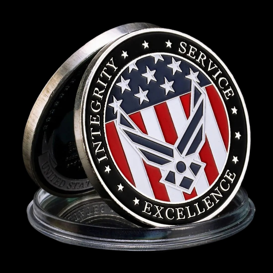 Vintage Silvery Plated Military Air Force Commemorative Challenge Coin: Size: Diameter 4 cm - Thickness 0.3 cm. Weight 30 g. Materials: Silver plated iron Condition: New This commemorative replica coin honors the United States Air Force and its institutional standards.