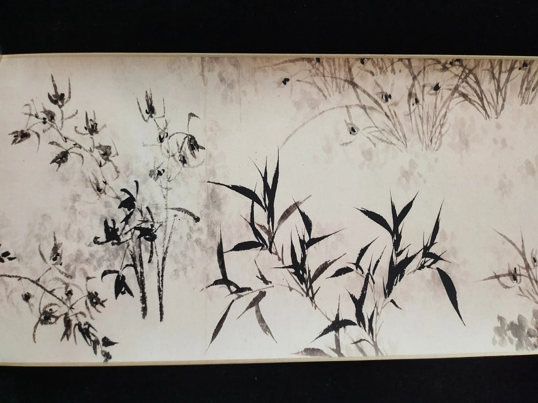 Chinese Single Brushstroke Pattern Shi Tao Scroll: Size: Height 360 cm - Length 30 cm. Materials: Paper. Condition: Excellent. This magnificent ritual scroll is a masterfully executed reproduction of Shi Tao's work, featuring the rhythmic brushwork
