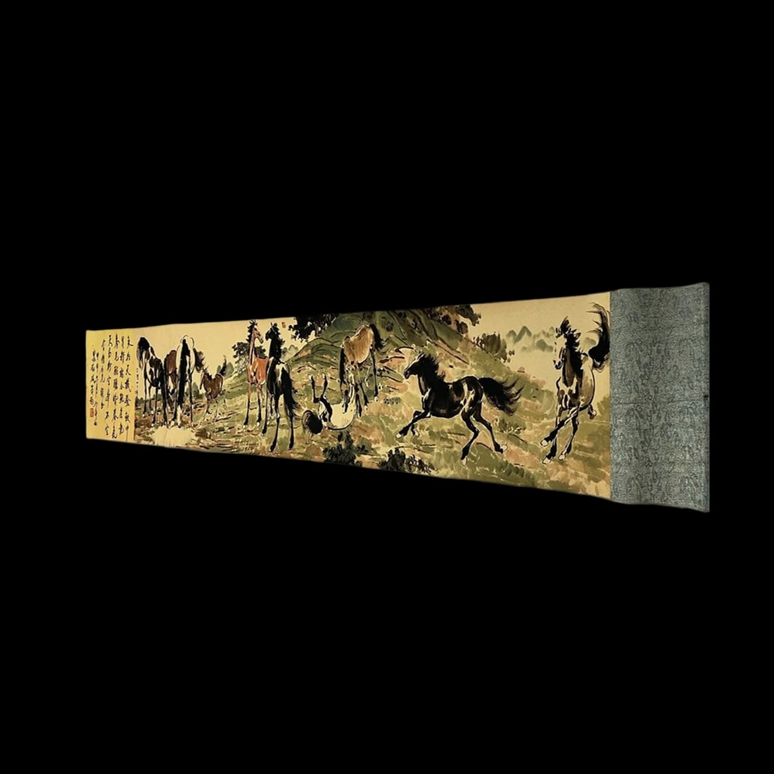 Oriental Retro Style Wild Horses Pattern Scroll: Size: Height 290 cm - Length 30 cm. Weight 350 g. Materials: Paper. Condition: Excellent. This magnificent ritual scroll is a masterfully executed reproduction of Xu Beihong’s painting “Ten