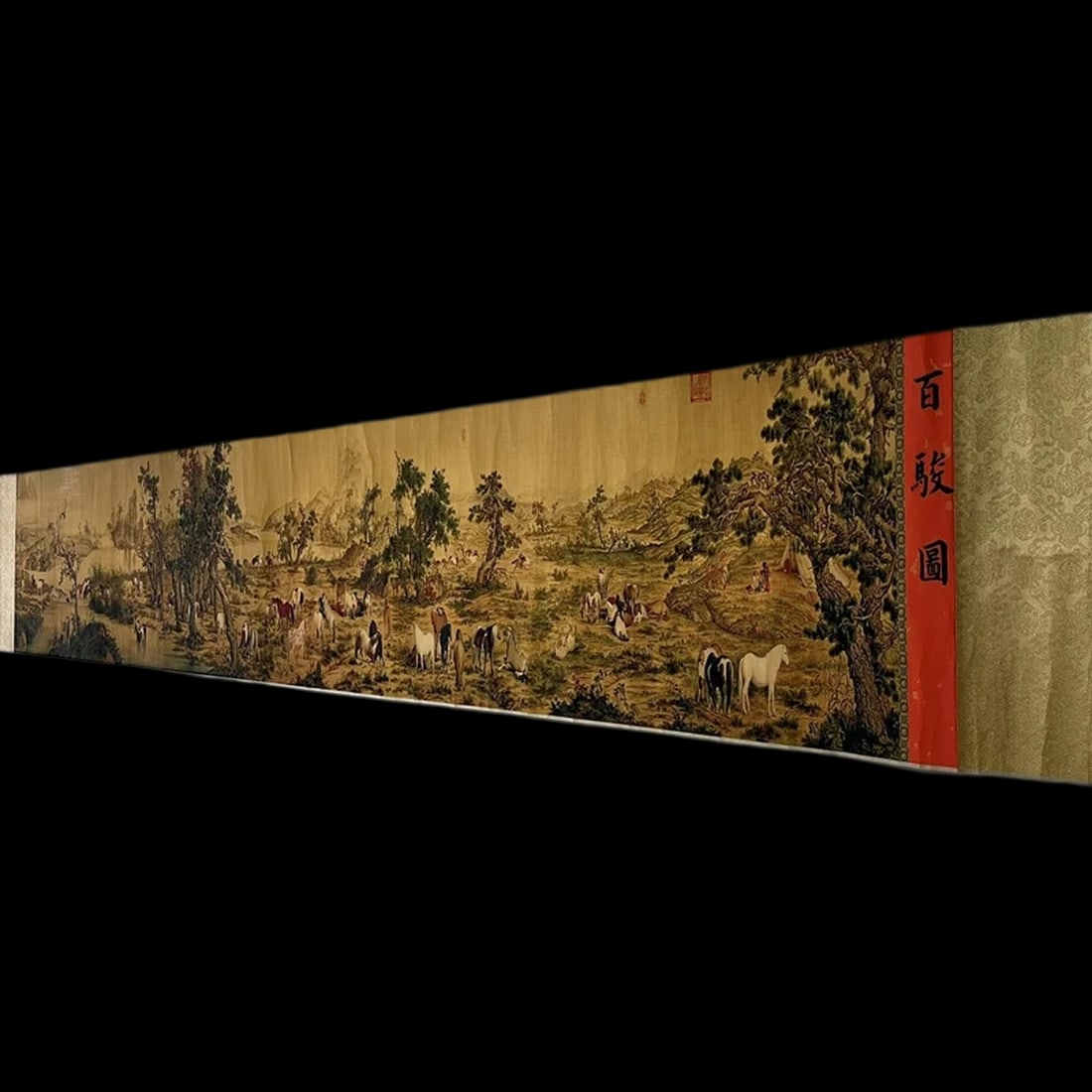 Chinese Vintage Style Wild Horses Playing Scroll: Size: Height 30 cm - Length 290 cm. Weight 350 g. Materials: Paper. Condition: Appears to have a classic aesthetic. This scroll painting by Lan Xinying, “One Hundred Horses,” is a masterfully 