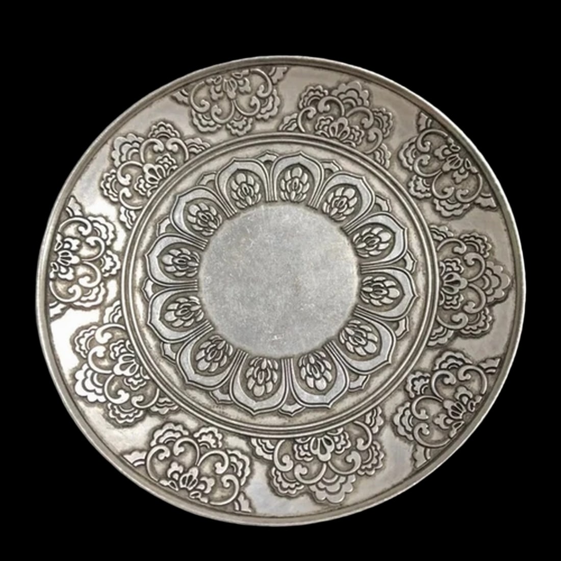 Chinese Vintage Style Plate Floral Lotus Pattern: Size: Diameter 10 cm. Materials: Tibetan silver (alloy of tin with copper or zinc). Condition: Excellent. This plate is made of Tibetan silver, a traditional alloy known for its durability and muted a
