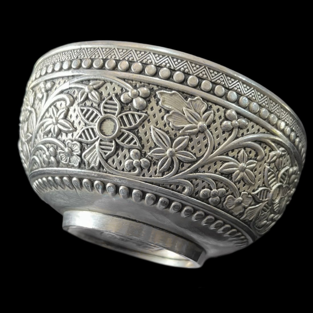 Tibet Vintage Style Plate Lotus Grape Vine Pattern: Size: Height 6 cm - Diameter 12 cm. Materials: Tibetan silver (alloy of tin with copper or zinc). Condition: Appears to have a classic aesthetic. This Tibetan ritual bowl is expertly cast from Tibetan
