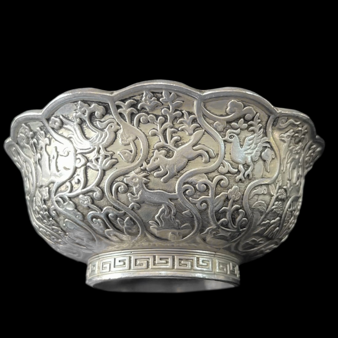 Retro Style Tibetan Silver Plate Floral Pattern: Size: Height 4.5 cm - Diameter 12 cm. Materials: Tibetan silver (alloy of tin with copper or zinc). Condition: Resembles a retro aesthetic. This Tibetan ritual bowl is expertly cast from Tibetan silve