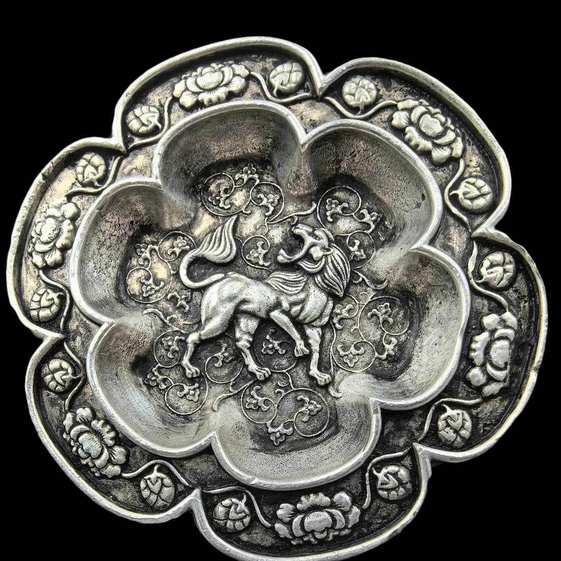 Chinese Antique Style Plate Lion Shi Roars Pattern: Size: Diameter 9 cm. Weight 162 g. Materials: Tibetan silver (alloy of tin with copper or zinc). Condition: Appears to have a classic aesthetic. This Chinese plate is cast from Tibetan silver and has 