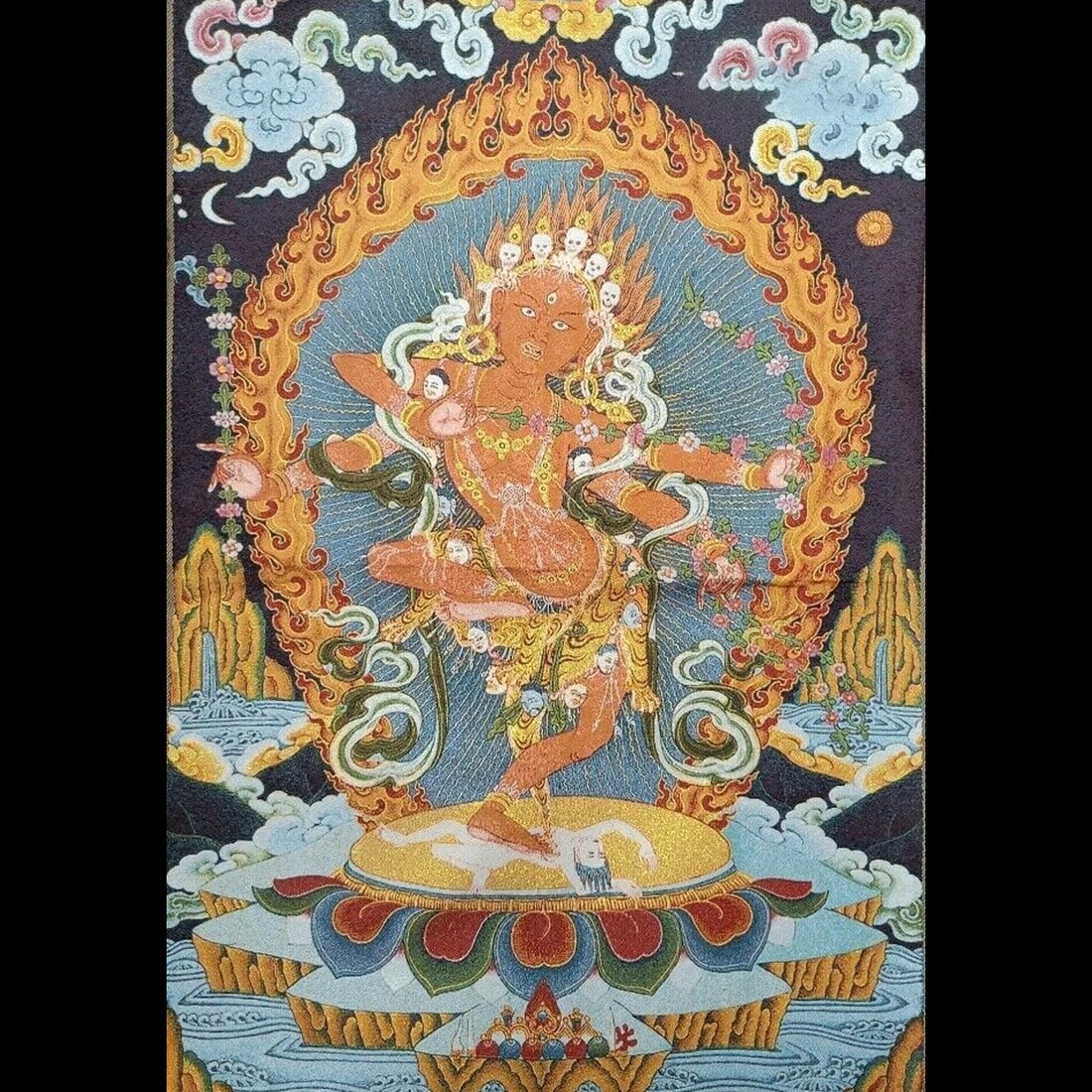 Chinese Vintage Style Red Tara Pattern Thangka: Size: Height 90 cm - Length 60 cm. Weight 150 g. Materials: Silk. Condition: Excellent. This ritual thangka depicts the sacred Kurukulla, also known as the Red Tara, a powerful Tantric deity of Tibeta