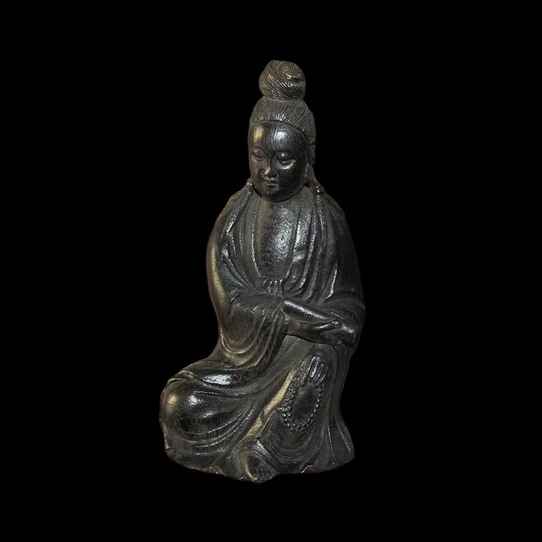 Old Style Handwork Temple Wood Guanyin Sculpture: Size: Height 22 cm - Length 11 cm - Width 9 cm. Weight 1.2 kg. Materials: Wood. Condition: Looks like vintage. This work, crafted in the style of a traditional temple icon, is hand-carved from seasone