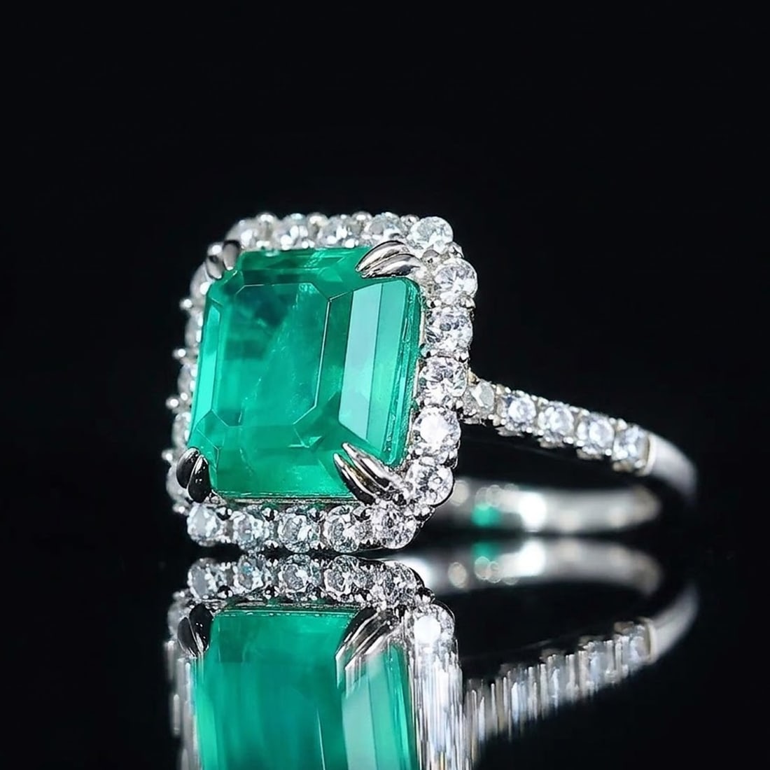 Rare Sterling Silver Artificial Gemstones Green Emerald Cut Ring: Size: Diameter 18.1 mm. Weight 5 g. Materials: 925 sterling silver, artificial gemstones Condition: New This elegant ring features a striking, emerald-cut vivid green central stone displaying exceptio