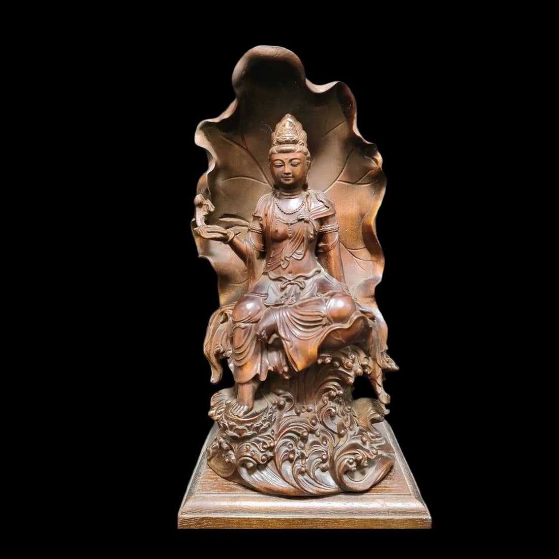 Chinese Style Handwork Boxwood Guanyin Sculpture: Size: Height 15 cm - Width 8 cm. Weight 176 g. Materials: Boxwood. Condition: Resembles a retro aesthetic. This piece, crafted in the style of a classical religious icon, is hand-carved from fine-grai