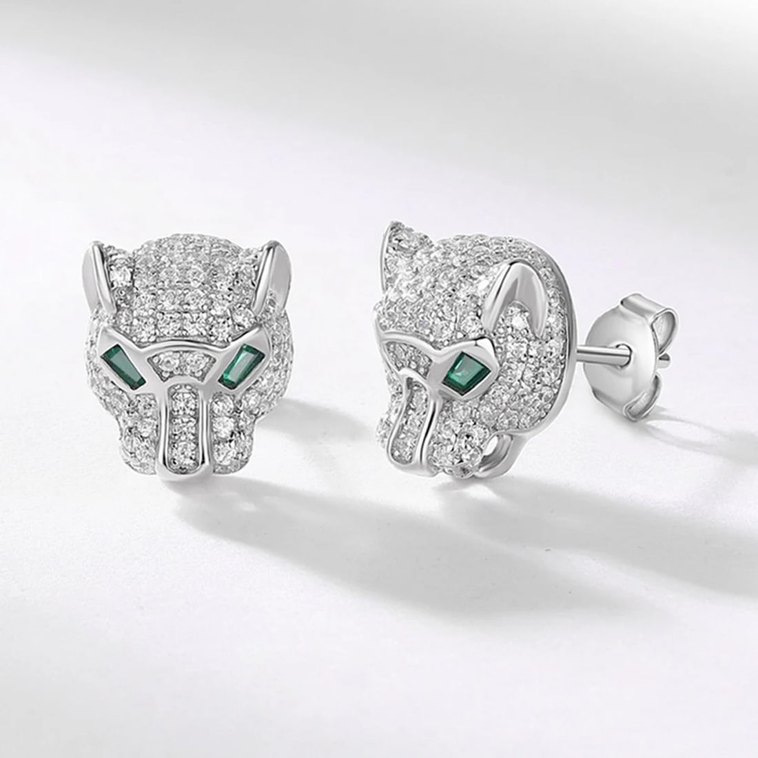 Earrings Silver Leopard Head Shape Green Zircon: Size: Height 11.5 mm - Length 10 mm. Weight 3.9 g. Materials: S925 silver, zircon. Condition: New. Crafted from sterling silver, these leopard head stud earrings feature a bold, structured profile. Th