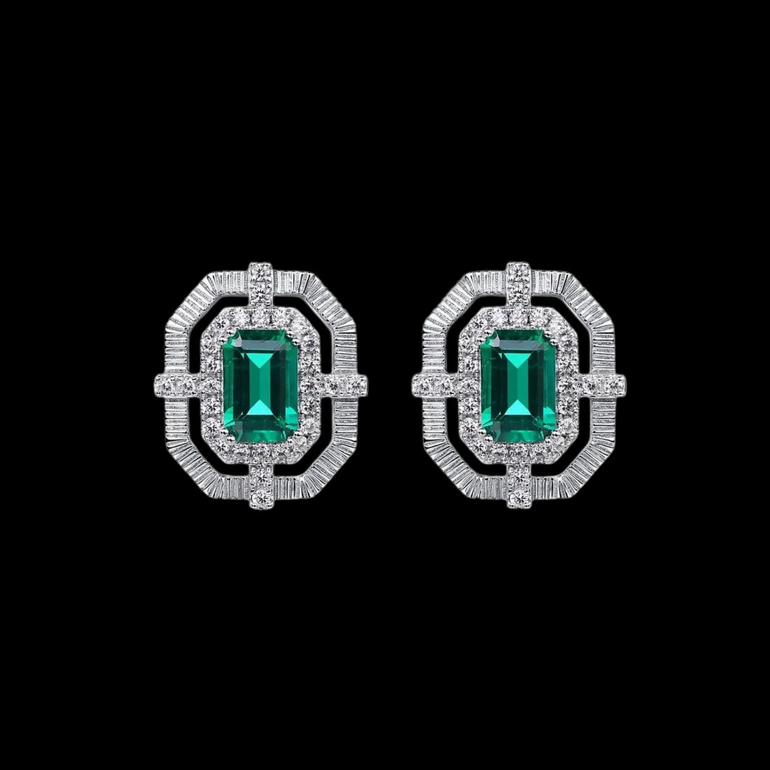 Silver 925 Earrings Emerald Hexagon Shape Motif: Size: Height 13.5 mm - Length 11.5 mm. Weight 2.82 g. Materials: S925 silver, lab-grown emerald. Condition: New. These classic stud earrings are expertly crafted from sterling silver and feature a