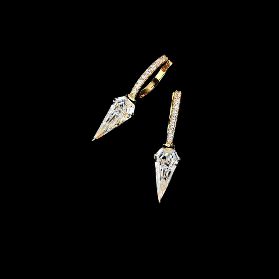 Earrings Iced Silver 925 Sharp Kunai Shape Zircon: Size: Height 18 mm. Weight 2 g. Materials: S925 silver, zircon. Condition: New. Crafted from sterling silver, these earrings feature a bold, structural profile. The centerpiece of each piece is a