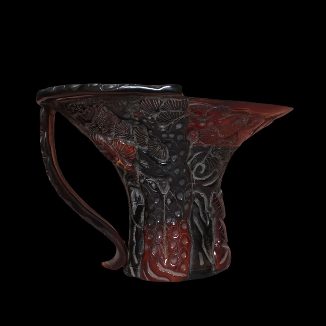 Oriental Antique Style Cup Vessel Pine Tree Motif: Size: Height 10.8 cm - Width 15.6 cm. Weight 0.35 kg. Materials: Clay. Condition: Appears to have a classic aesthetic. This cup is cast from clay, has the classic zoomorphic silhouette of the statue