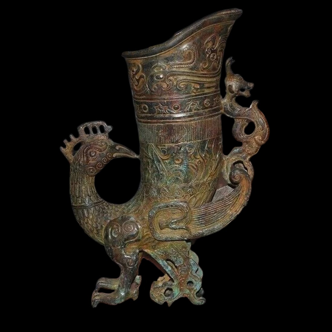 Asian Retro Style Cup Wineware Phoenix Pattern: Size: Height 29 cm - Length 20 cm - Width 8 cm. Weight 2.5 kg. Materials: Bronze. Condition: Appears to have a classic aesthetic. This bronze phoenix-shaped wine vessel features a bold structural