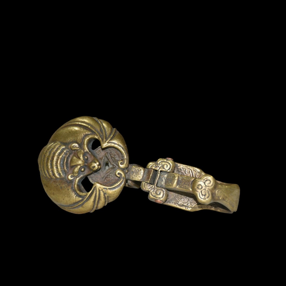 Asian Old Style Bat Five Blessings Pattern Buckle: Size: Height 9.4 cm - Length 5.1 cm - Width 2.5 cm. Weight 1 kg. Materials: Bronze. Condition: Excellent. This Chinese Feng Shui clothing accessory is expertly cast in bronze, featuring a classic belt