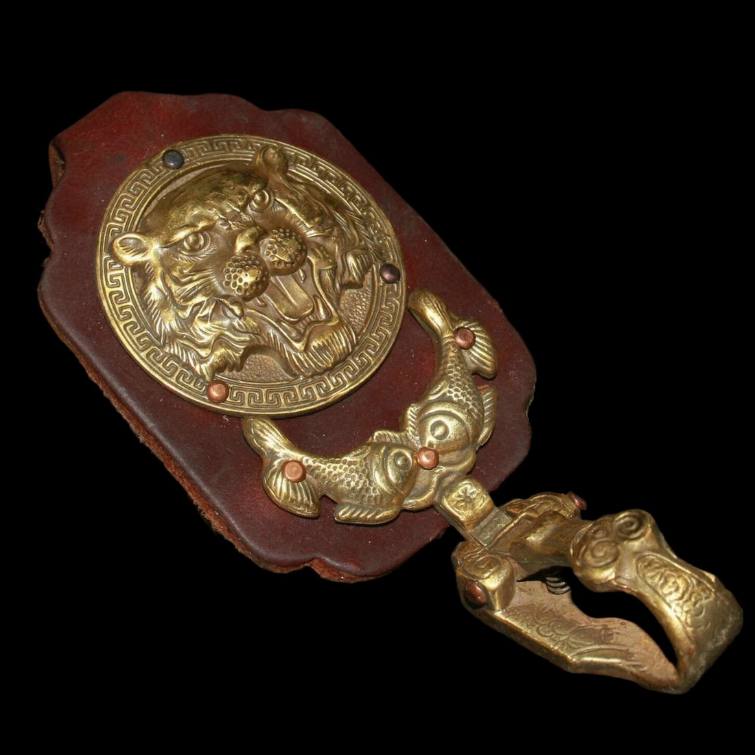 Chinese Retro Style Zodiac Tiger Fish Motif Buckle: Size: Height 13.5 cm - Length 5.8 cm - Width 2.5 cm. Weight 0.6 kg. Materials: Bronze, cowhide leather. Condition: Resembles a retro aesthetic. This buckle is made from a combination of heavy bronze a