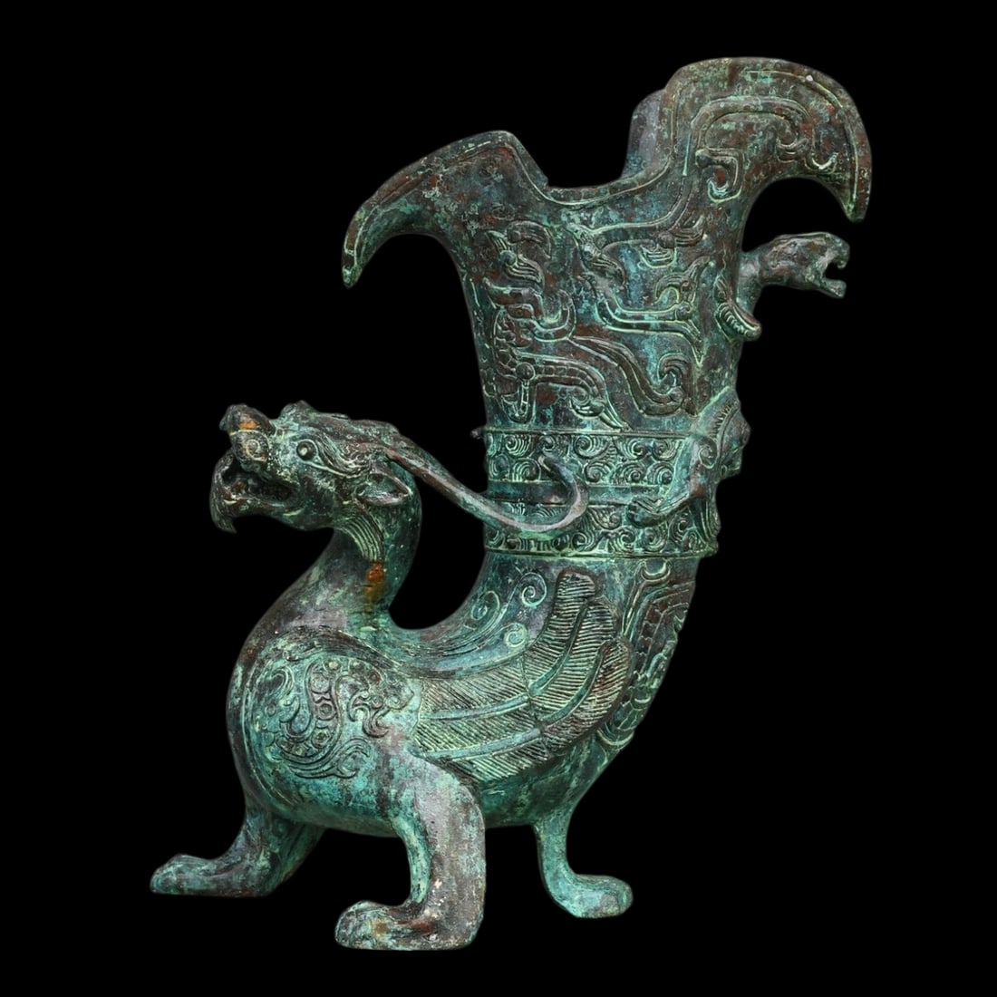Oriental Old Style Dragon Loong Pattern Wine Cup: Size: Height 25.9 cm - Length 19.8 cm - Width 7.9 cm. Weight 2.7 kg. Materials: Bronze. Condition: Looks like vintage. This ritual vessel is cast in bronze in the style of the Western Zhou (Xizhou)