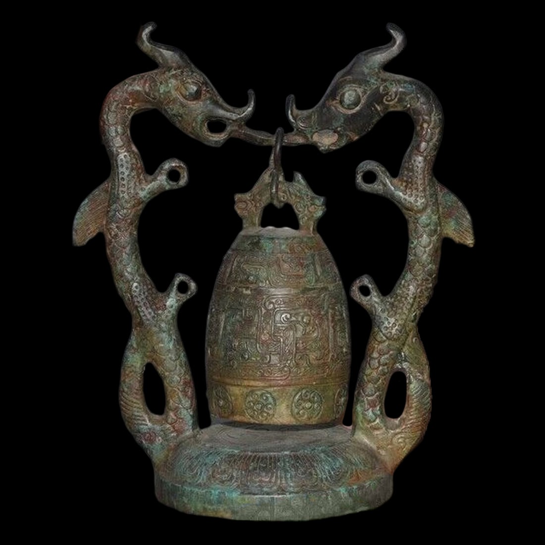 Asian Antique Style Bell Feng Shui Dragon Pattern: Size: Height 25 cm - Length 21 cm - Width 12 cm. Weight 1.8 kg. Materials: Bronze. Condition: Resembles a retro aesthetic. This ritual instrument is cast in bronze, with a classic "Chung" (Bell)