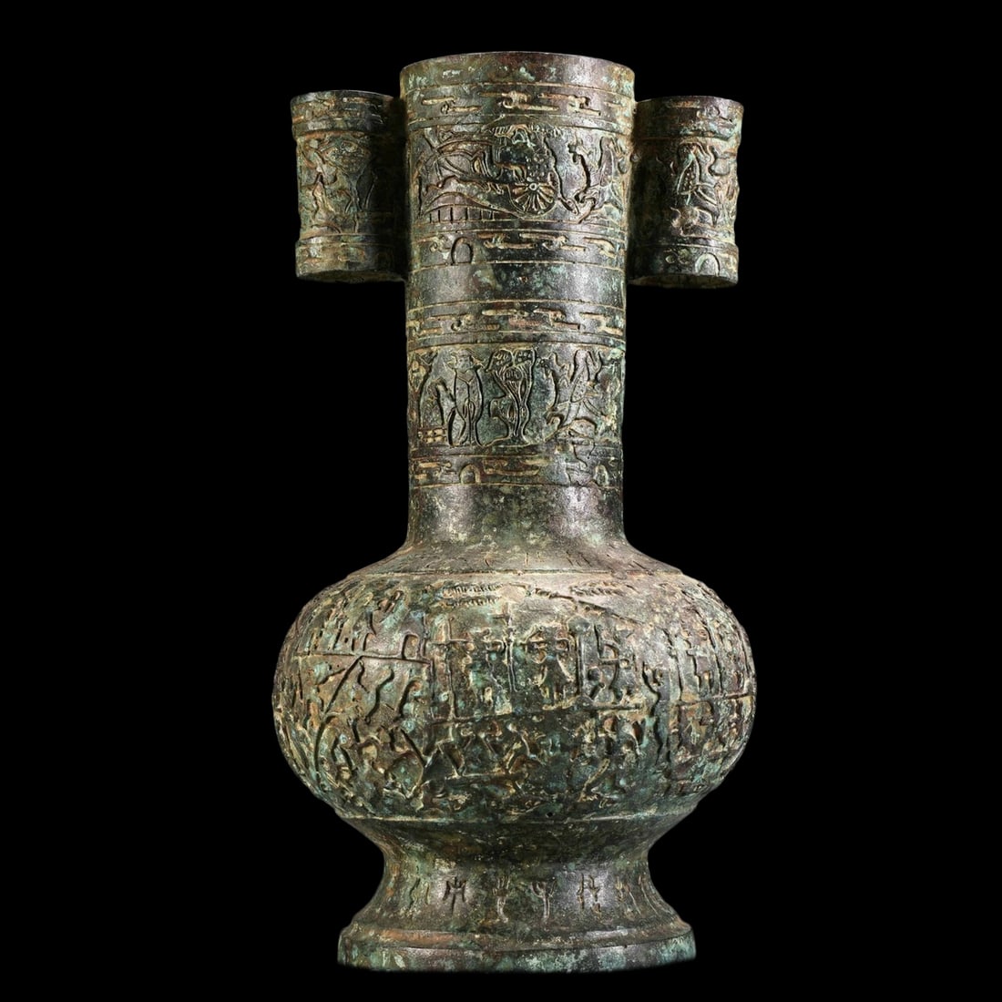 Oriental Antique Style Vase Double Handle Pattern: Size: Height 29 cm - Length 14 cm - Width 14 cm. Weight 2.7 kg. Materials: Bronze. Condition: Resembles a retro aesthetic. This vase is cast in bronze, featuring a classic “Double Handle” silh