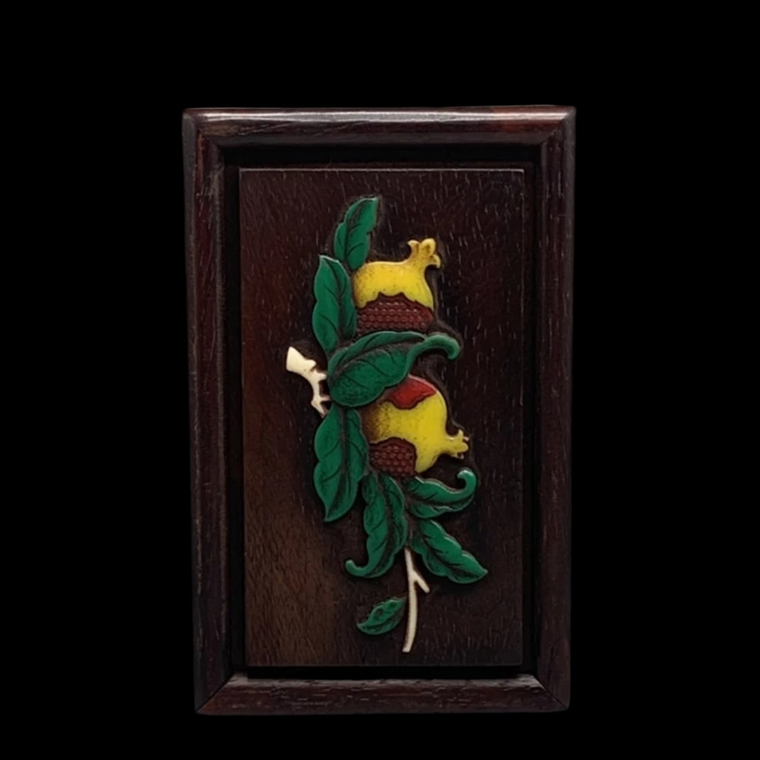 Oriental Old Style Sandalwood Box Fruit Pattern: Size: Height 7 cm - Width 14 cm. Materials: Sandalwood. Condition: Appears to have a classic aesthetic. This box is a masterfully crafted decorative element, featuring a bold structural profile that h