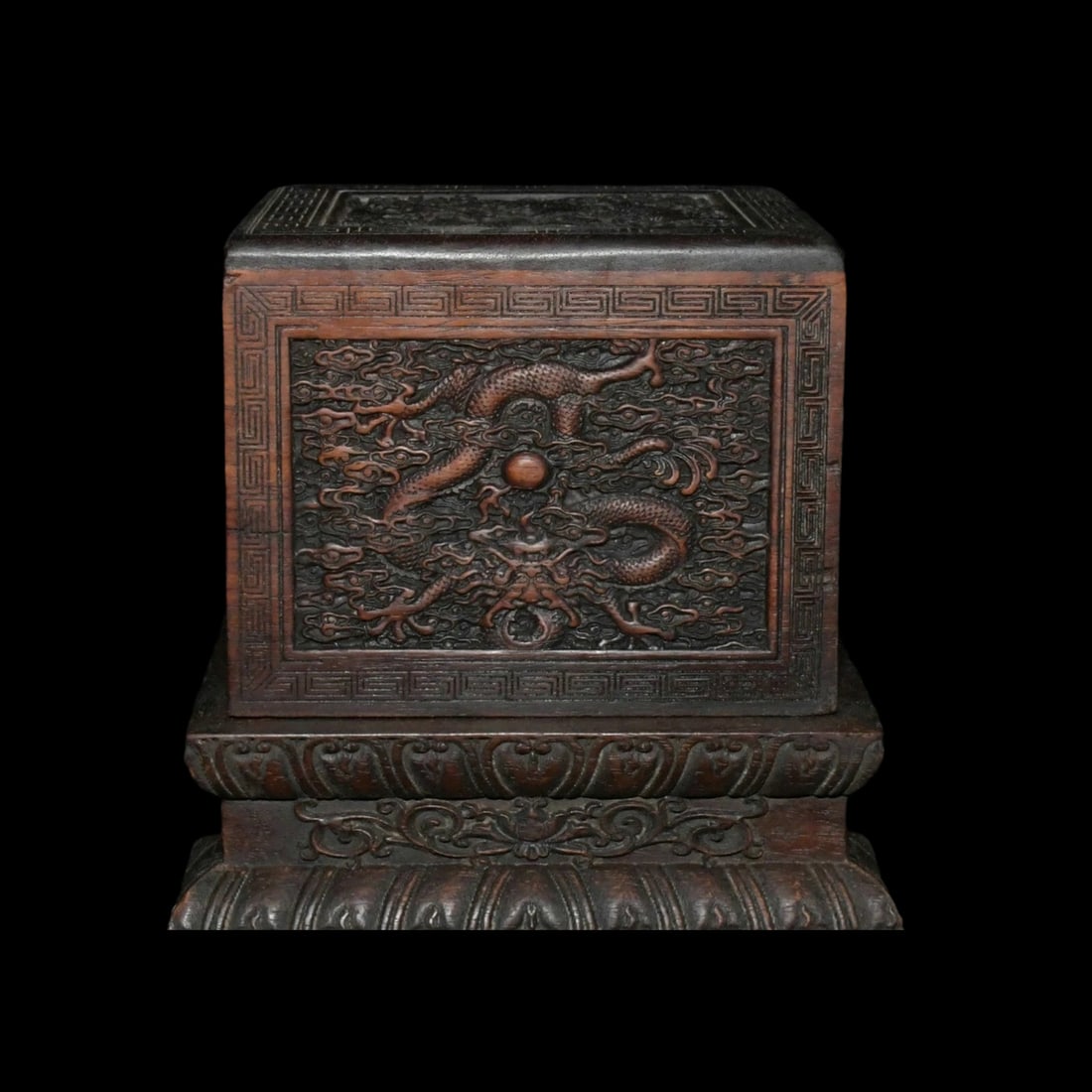 Oriental Retro Style Box Carved Loong Pattern: Size: Height 14 cm - Length 15 cm - Width 15 cm. Weight 2 kg. Materials: Rosewood. Condition: Appears to have a classic aesthetic. This rosewood seal box is a masterfully crafted functional piece with
