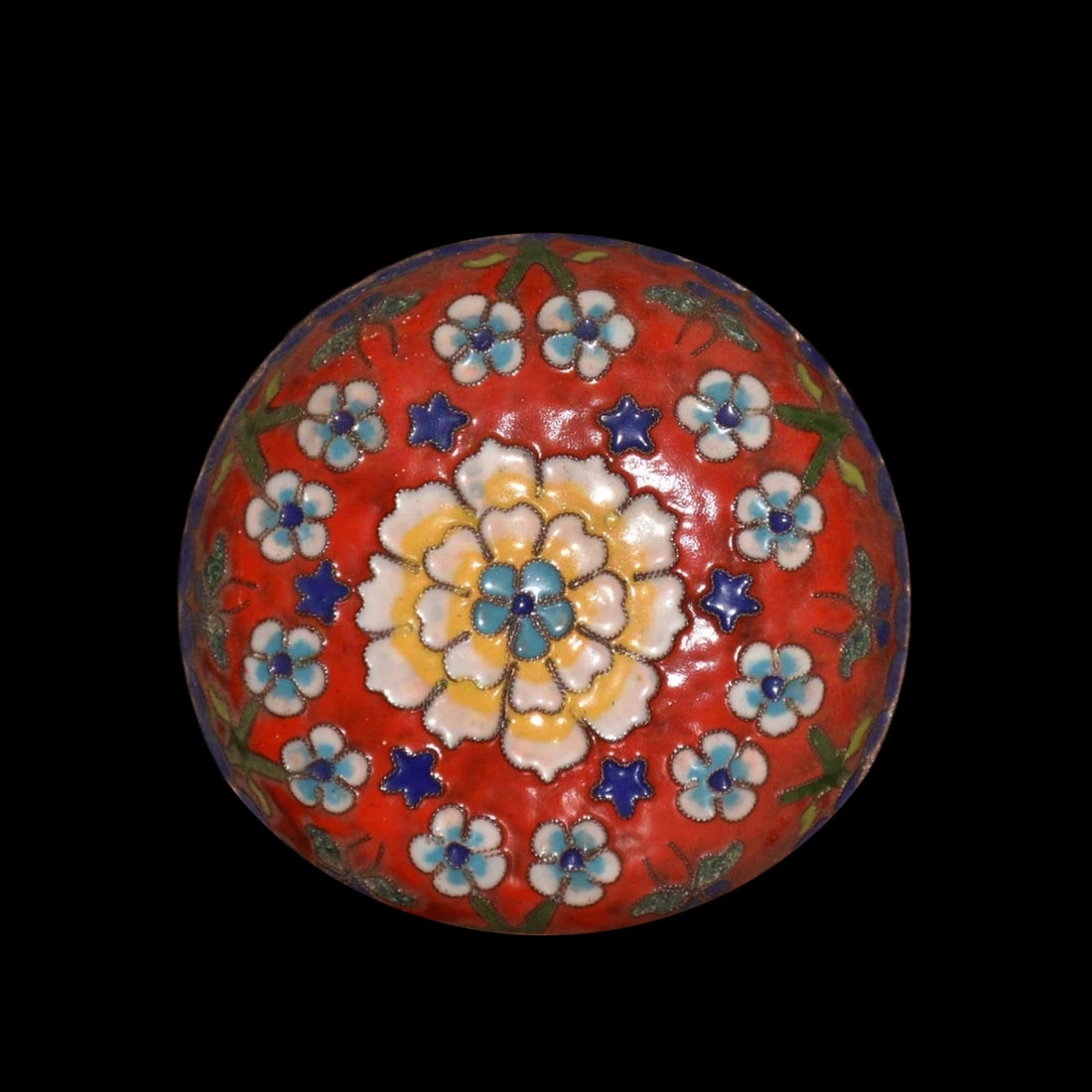 Asian Old Style Copper Box Flowers Circle Pattern: Size: Width 10 cm - Thickness 4 cm. Weight 123 g. Materials: Copper, enamel. Condition: Looks like vintage. This copper box is a masterfully crafted decorative piece with a bold structural profile tha