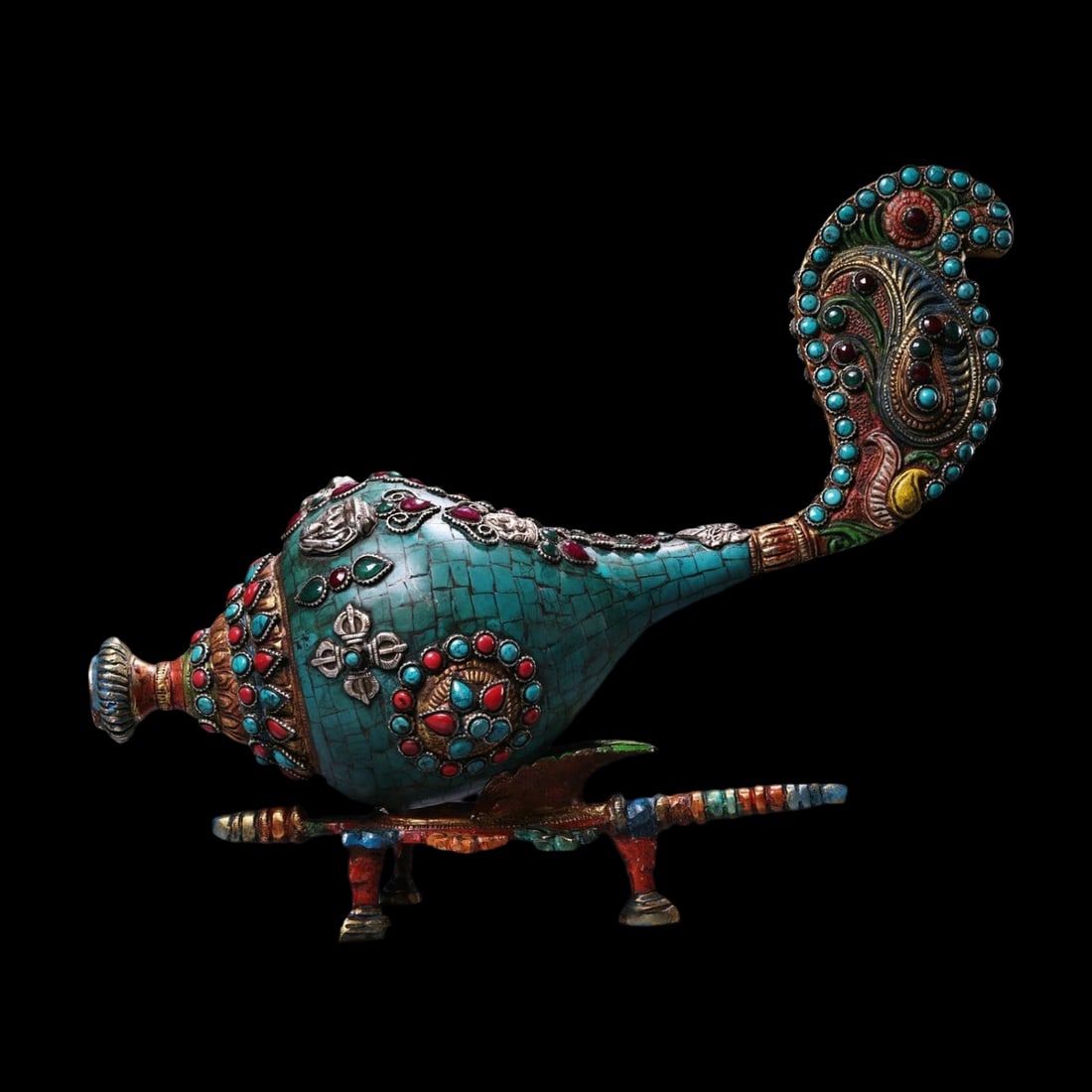 Antique Style Bronze Conch Shell Trumpet Horn Turquoise Inlay: Size: Height 26 cm - Length 29 cm - Width 29 cm. Weight 4.5 kg. Materials: Bronze, Turquoise Condition: Excellent This bronze piece features intricate detailing across its surface, showcasing