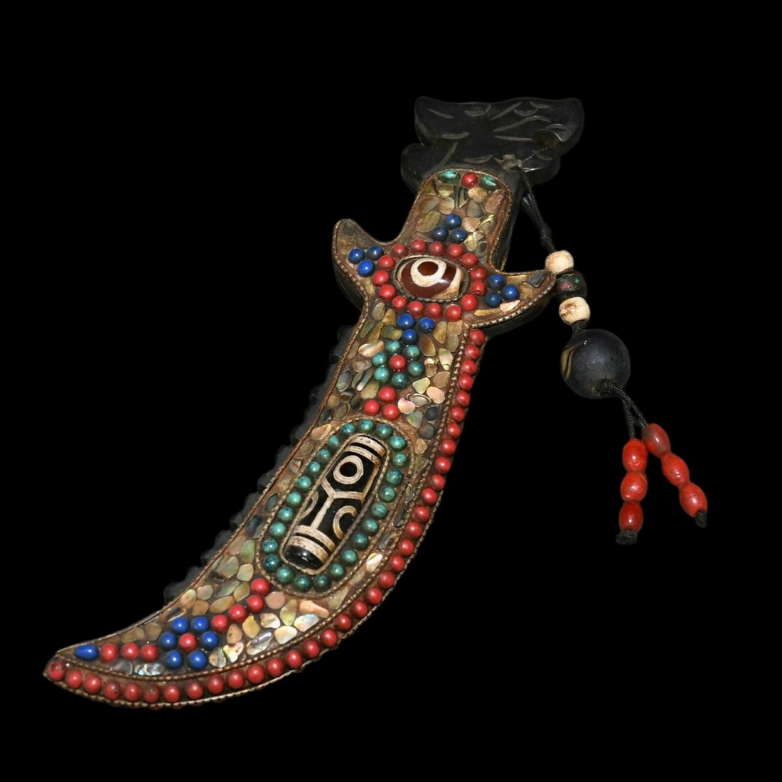 Vintage Tibetan Meteorite Inlay Agate Turquoise Shell Dragon Statue: Size: Height 17 cm - Length 6 cm - Width 1 cm. Weight 0.5 kg. Materials: Meteorite, agate, turquoise, shell Condition: Excellent This statue features a dragon beast motif, intricately detailed through