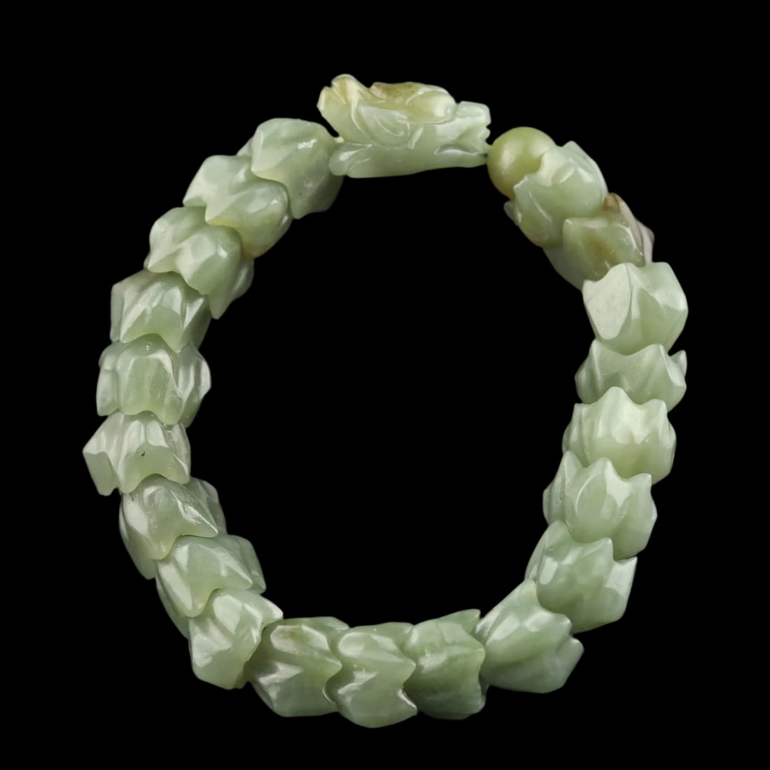 Asian Hetian Jade Sculpted Dragon Head Scale Bracelet: Size: Diameter 20.6 cm - Width 1.2 cm. Materials: Hetian jade Condition: Appears to have a classic aesthetic This bracelet is characterized by a continuous, masterfully sculpted sequence of overlappin